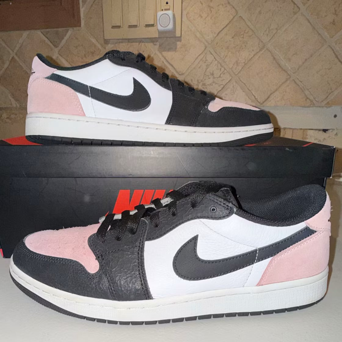 Used - Air Jordan 1 Low OG Bleached Coral - US M 12 - detail 1